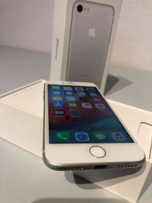 APPLE iPHONE 7 - 32GB - SILVER - GOOD CONDITION