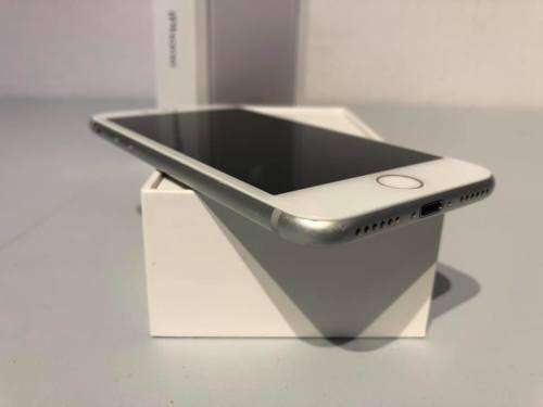 APPLE iPHONE 7 - 32GB - SILVER - GOOD CONDITION