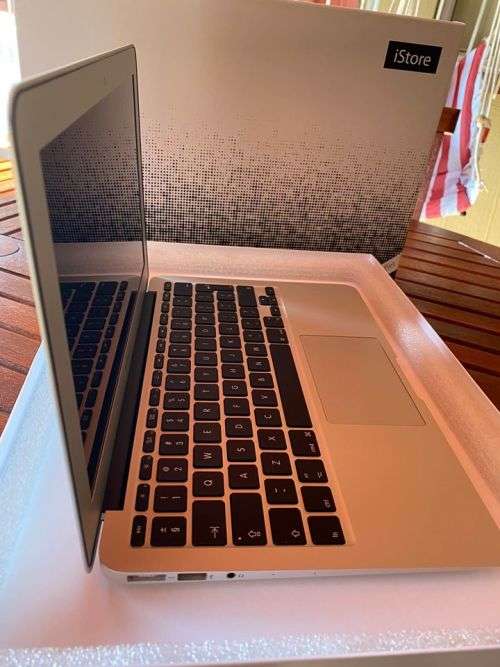 MACBOOK AIR 11" - 2013 - i5, 4gb, 128gb, EXCELLENT CONDITION + WARRANTY