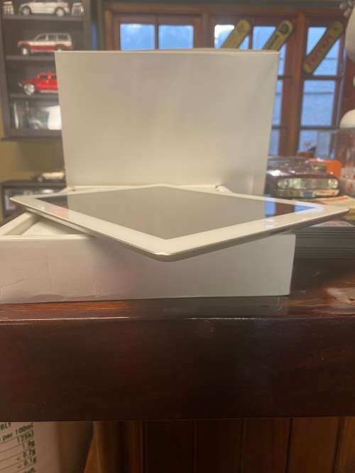 APPLE IPAD 3  - 16GB WIFI - CELLULAR  DEMO UNIT