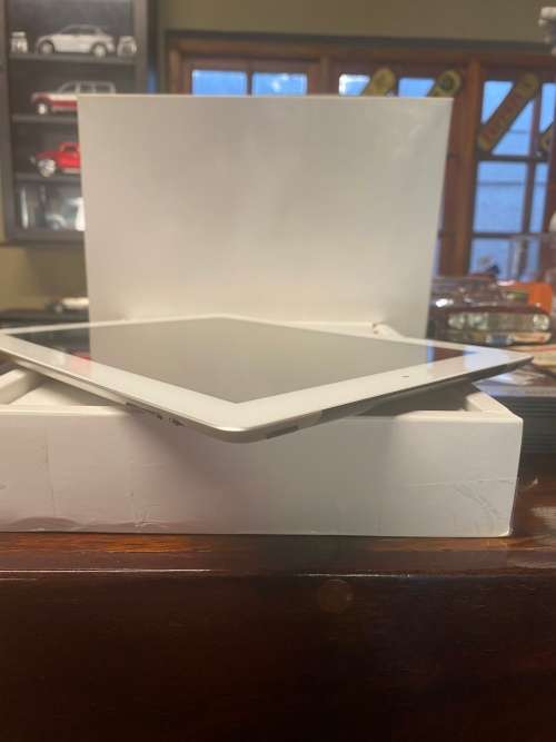 APPLE IPAD 3  - 16GB WIFI - CELLULAR  DEMO UNIT