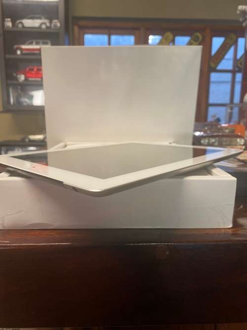 APPLE IPAD 3  - 16GB WIFI - CELLULAR  DEMO UNIT