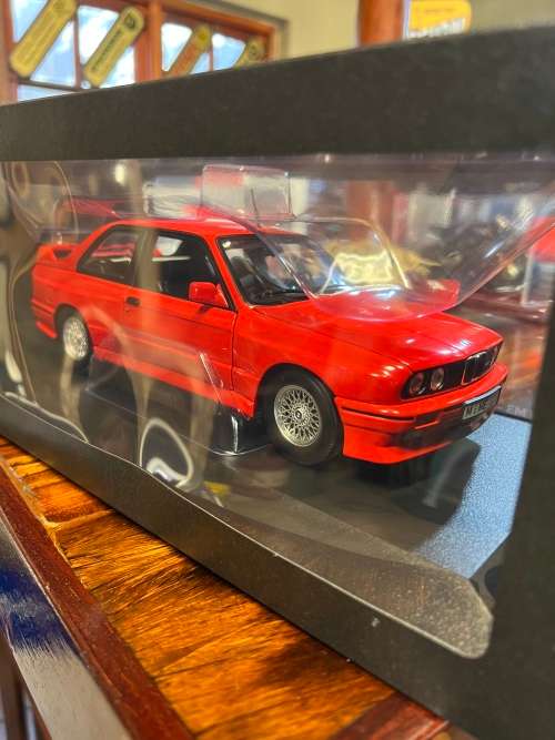 BMW E30 M3 1987 - Minichamps 1/18 scale - Bmw Dealer edition -Brand New