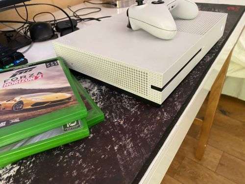 Xbox One S 500GB with Games and Controller (No Reserve)