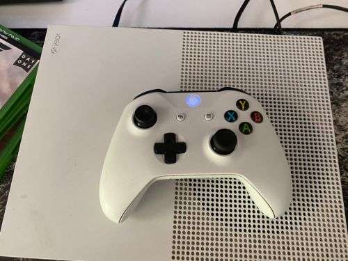 Xbox One S 500GB with Games and Controller (No Reserve)