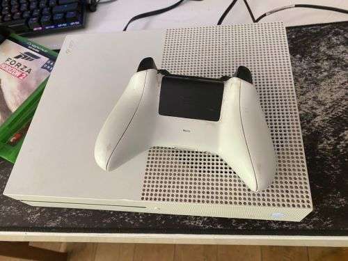 Xbox One S 500GB with Games and Controller (No Reserve)