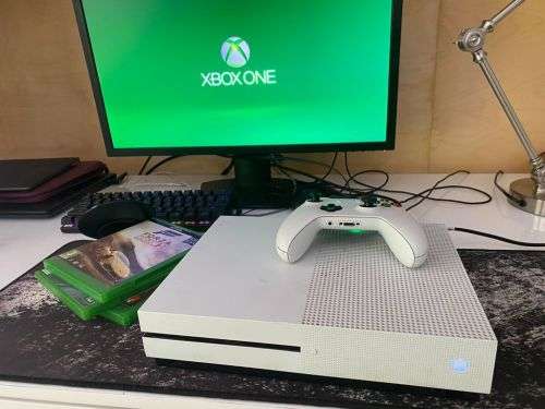 Xbox One S 500GB with Games and Controller (No Reserve)