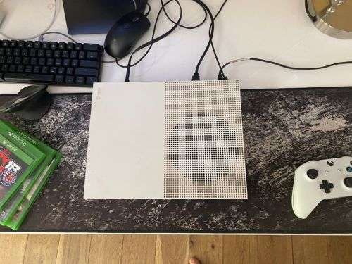 Xbox One S 500GB with Games and Controller (No Reserve)