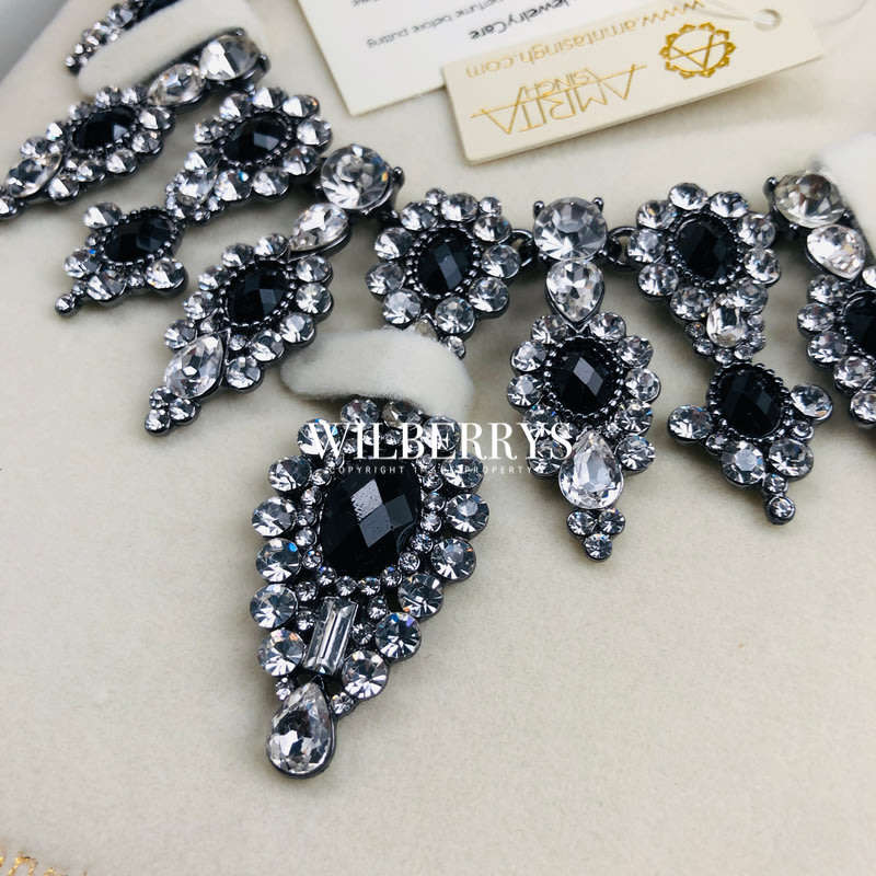 HOT! Must see! Retail: R2,900.00 AMRITA NEW YORK Imperial Necklace Black