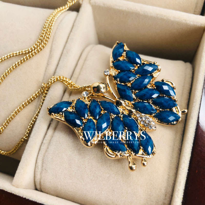 HOT! Must see! Retail: R1400.00 AMRITA NEW YORK Hamptons Butterfly Necklace Blue Lapis