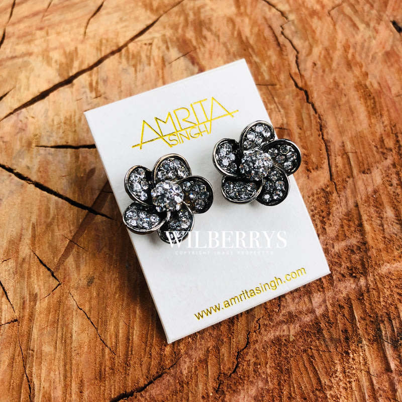 Must see! Retail: R1250.00 AMRITA NEW YORK St. Lucia Earring Gunmetal Clear