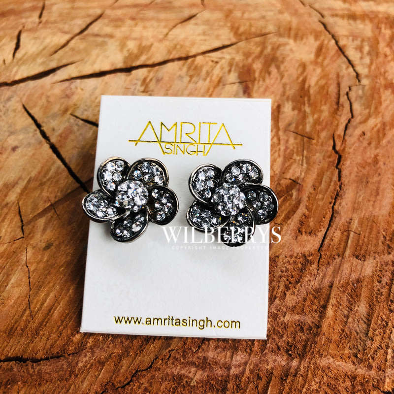 Must see! Retail: R1250.00 AMRITA NEW YORK St. Lucia Earring Gunmetal Clear
