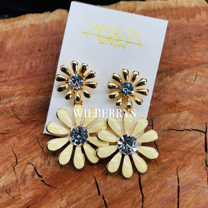 Must see! Retail: R1250.00 AMRITA NEW YORK Fleur Two Tier Earring Ivory