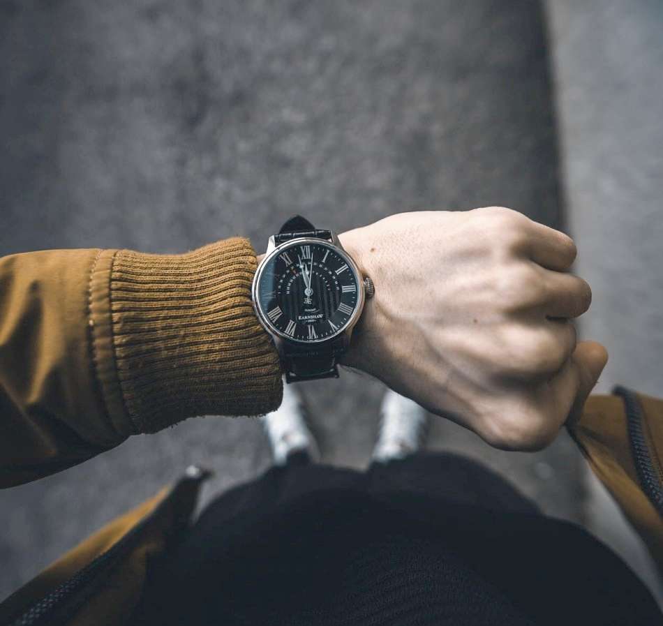 Retail: R8,200.00 Thomas Earnshaw British Grande Date Leather Watch GENUINE, BRAND NEW