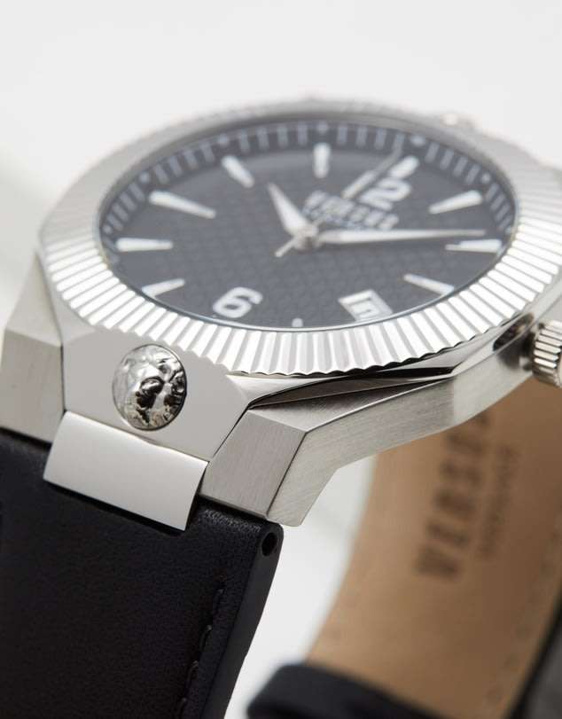 **Retail: R10,000.00*** VERSACE Men's Versus Chicago Surgical Steel Watch BRAND NEW IN BOX