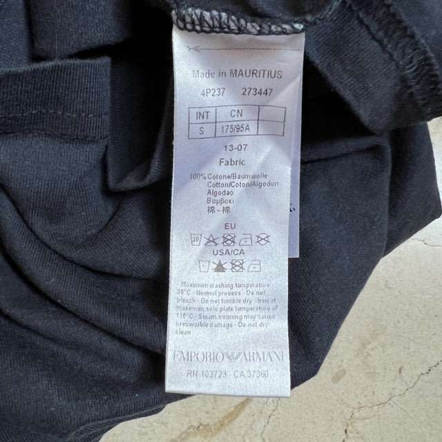 Retail: R3999.00 EMPORIO ARMANI Eagle Classic Fit T-Shirt Size S  - 100% GENUINE good condition