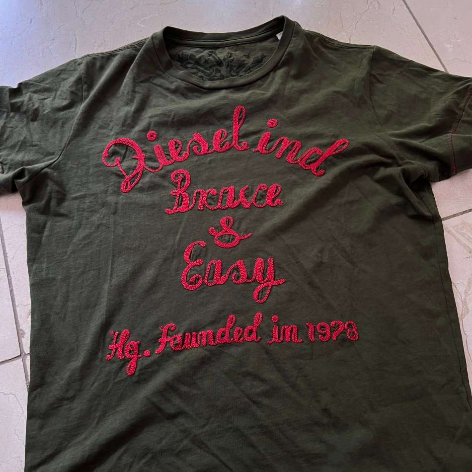 DIESEL 'Brave and Easy' Olive/Army Green T-Shirt Size M  - 100% GENUINE NEW without tags