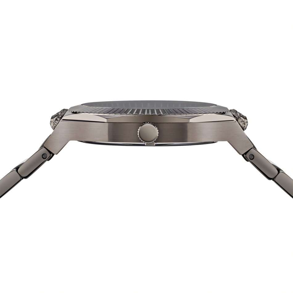 **Retail: R10,000.00*** VERSACE Men's Versus Chicago Surgical Steel Watch BRAND NEW IN BOX