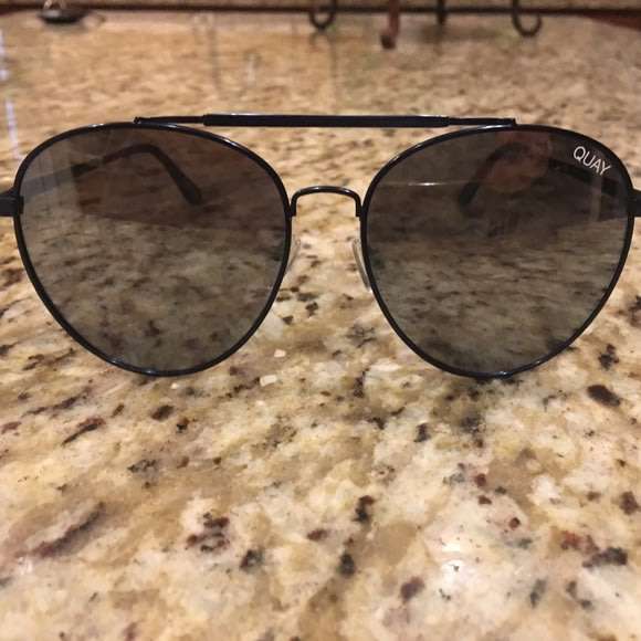 must see!! QUAY Women's LICKETY SPLIT Aviator Sunglasses **AUTHENTIC BRAND NEW