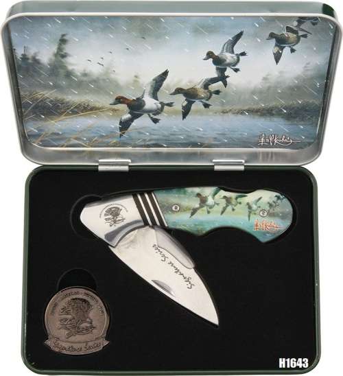 Red Head Battle Snow