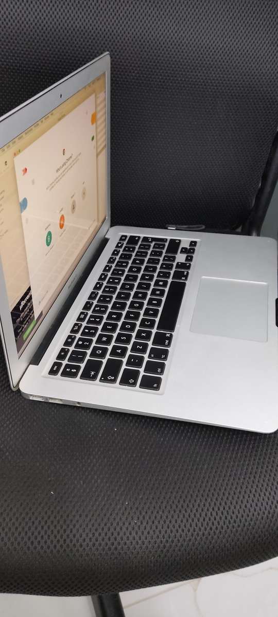 i7 Macbook Air 2011 , 13` display, 4gb Ram, 256gb SSD, macOS High Sierra