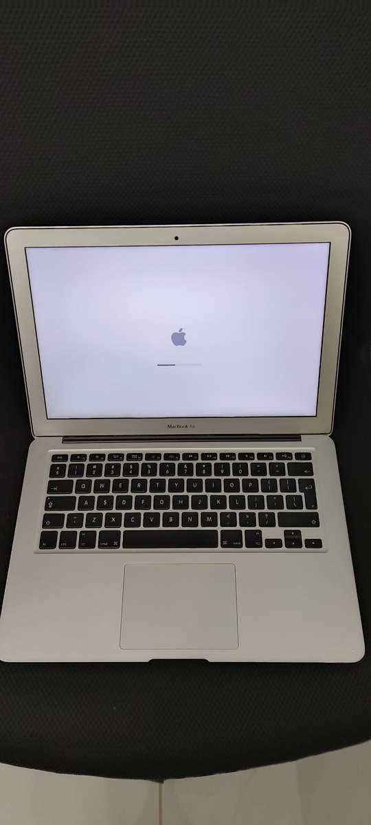 i7 Macbook Air 2011 , 13` display, 4gb Ram, 256gb SSD, macOS High Sierra