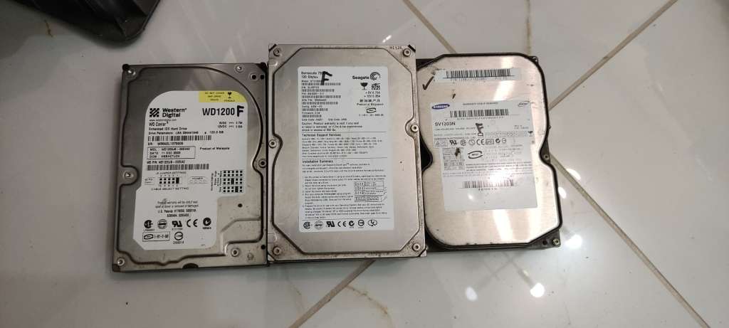 51x Various 3.5` Hard drives 40gb-500gb