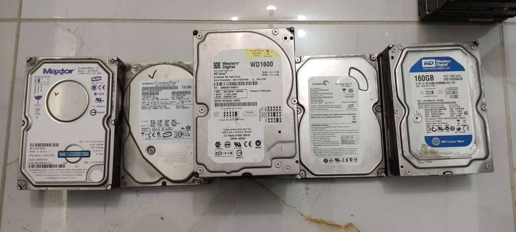 51x Various 3.5` Hard drives 40gb-500gb