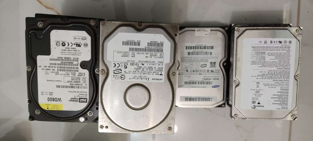 51x Various 3.5` Hard drives 40gb-500gb