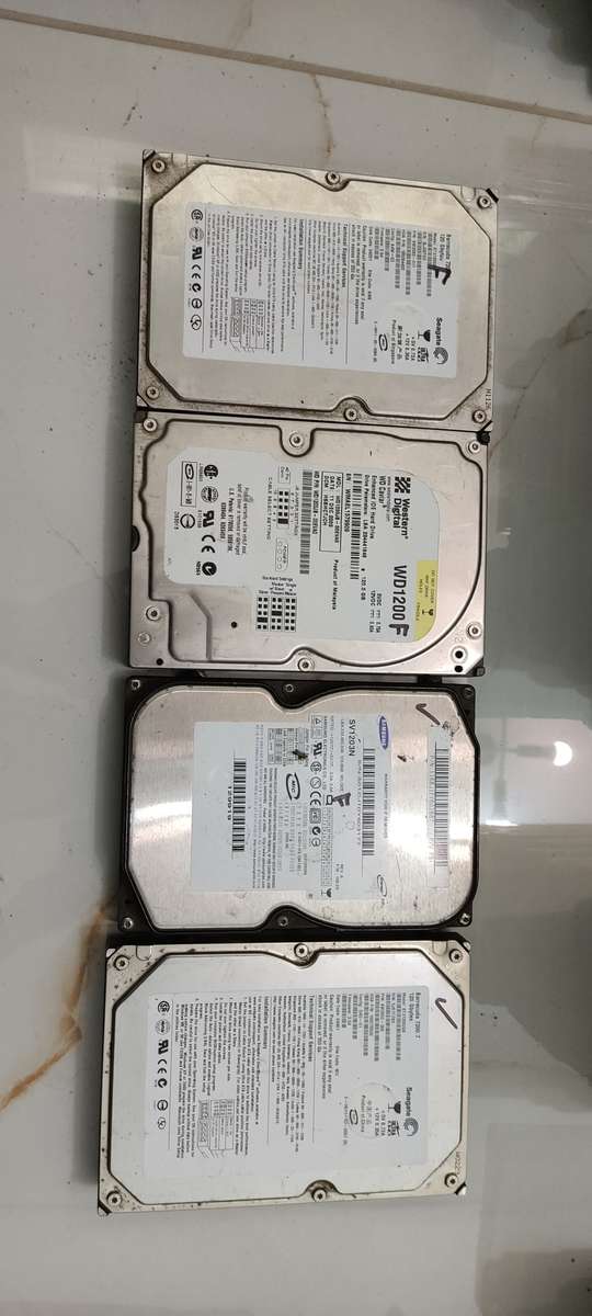 51x Various 3.5` Hard drives 40gb-500gb
