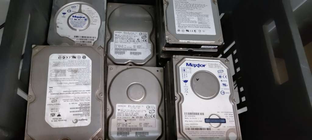 51x Various 3.5` Hard drives 40gb-500gb