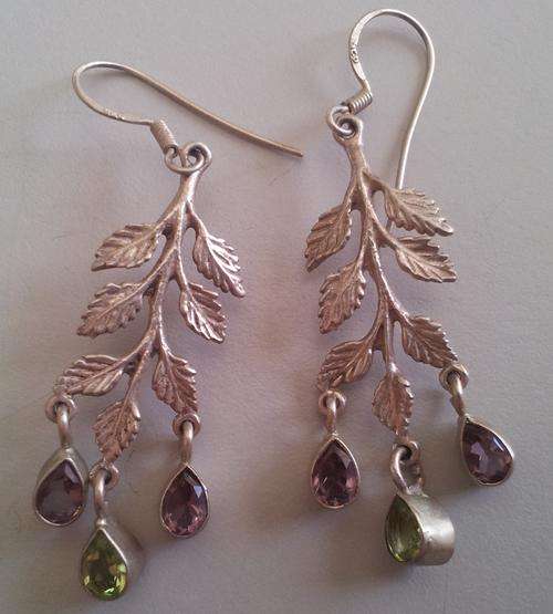 ** LOVELY AMETHYST AND PERIDOT STERLING SILVER LEAF EARRINGS **