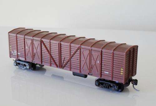 SAR Lima Cattle wagon brown (HO) with kadee couplers