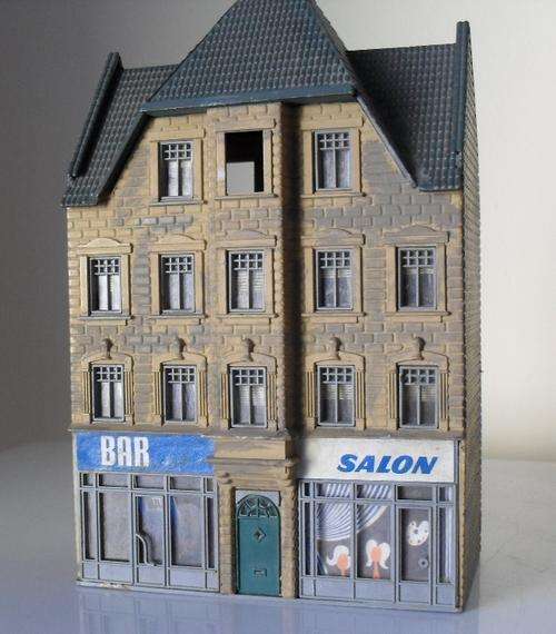 Lima Bar/Salon (HO) Building