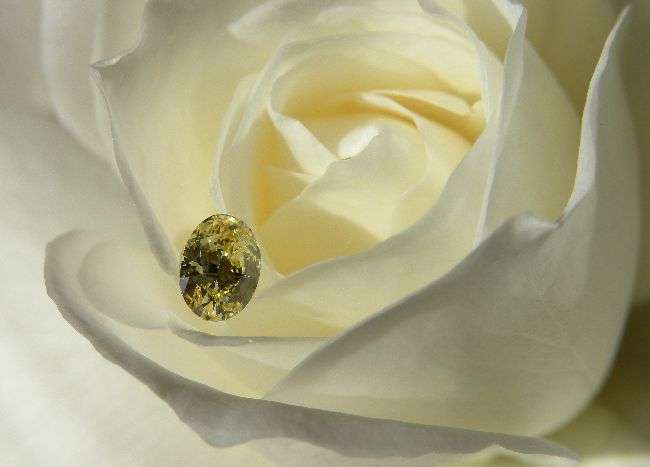 100% NATURAL FANCY LIGHT YELLOW DIAMOND - MADE IN HEAVEN