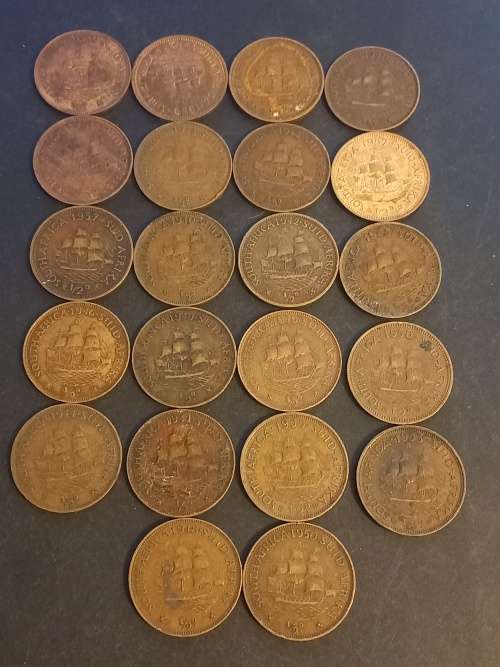 22 mixed SA Union half pennies. Bid per coin to take all