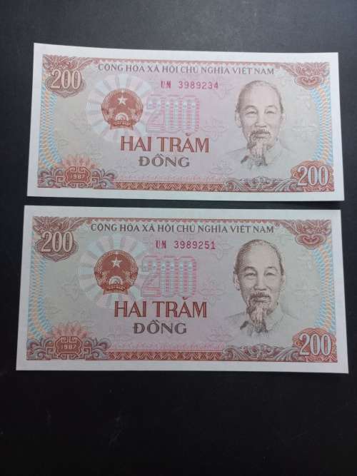 1987 Vietnam 200 Dong x 2. UNC. Bid oer note to take both