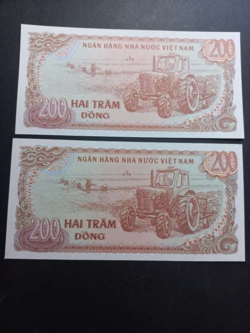1987 Vietnam 200 Dong x 2. UNC. Bid oer note to take both