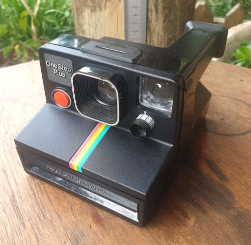 COLLECTABLE POLAROID CAMERA