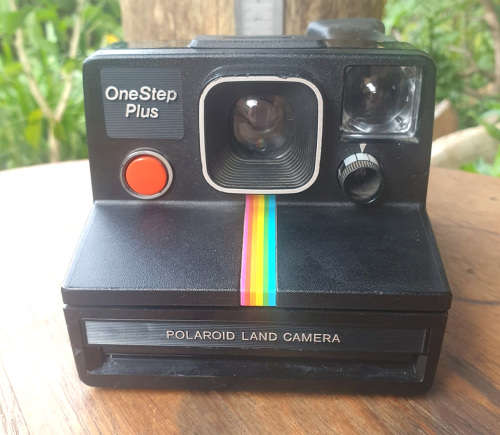 COLLECTABLE POLAROID CAMERA