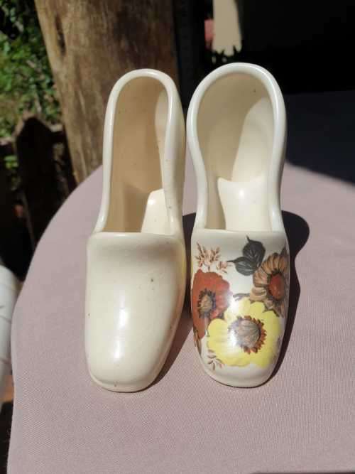 CUTE PAIR OF CERAMIC CINDERELLA SHOES