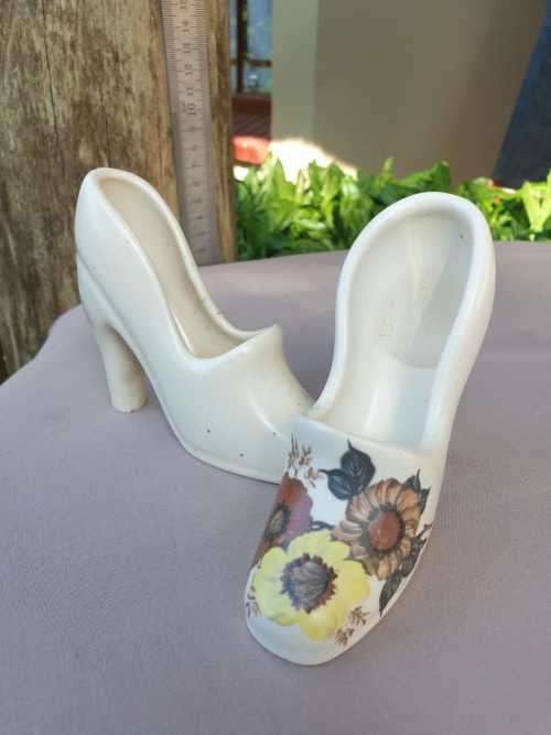 CUTE PAIR OF CERAMIC CINDERELLA SHOES
