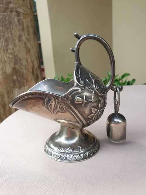BEAUTIFUL VINTAGE SILVER-PLATED SUGAR BOWL WITH SCOOP