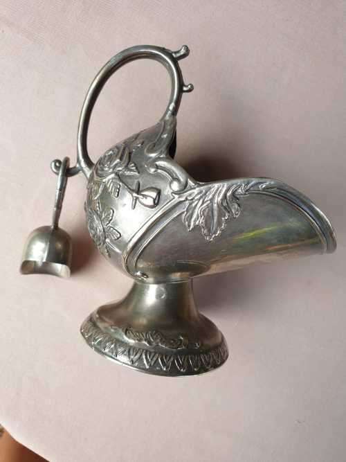 BEAUTIFUL VINTAGE SILVER-PLATED SUGAR BOWL WITH SCOOP