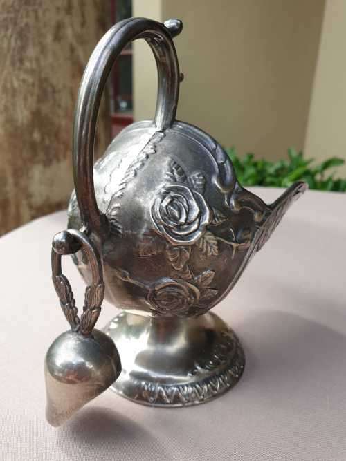 BEAUTIFUL VINTAGE SILVER-PLATED SUGAR BOWL WITH SCOOP