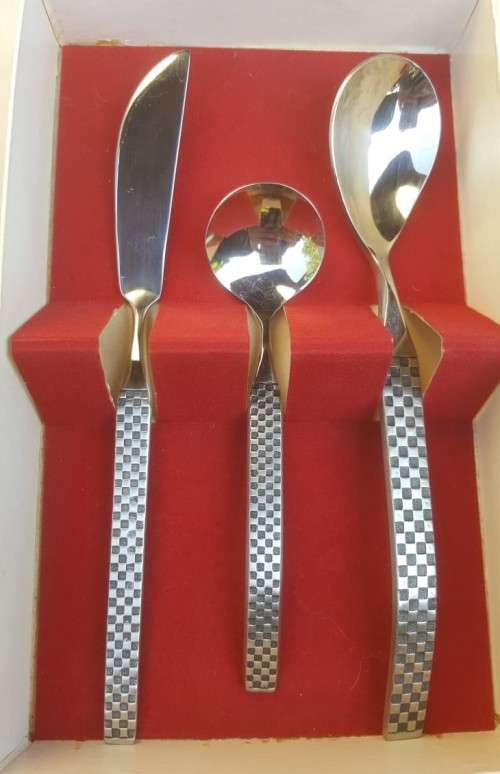 CUTE MIKASA 18/8 CHESS DESERT SPOONS AND KNIFE SET