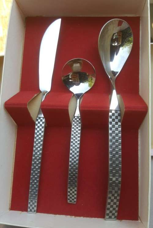 CUTE MIKASA 18/8 CHESS DESERT SPOONS AND KNIFE SET