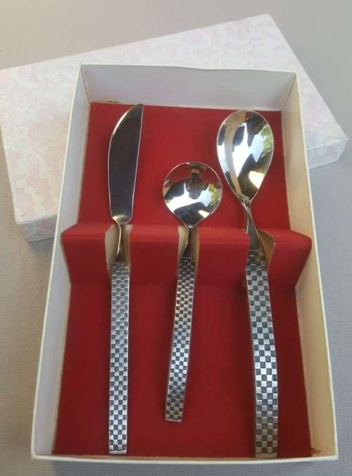 CUTE MIKASA 18/8 CHESS DESERT SPOONS AND KNIFE SET