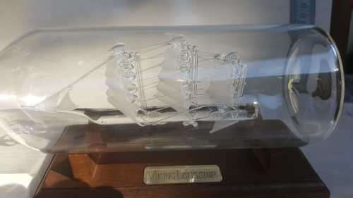 IMPOSSIBLE! BLOWN GLASS VIKING LONGSHIP IN A BOTTLE