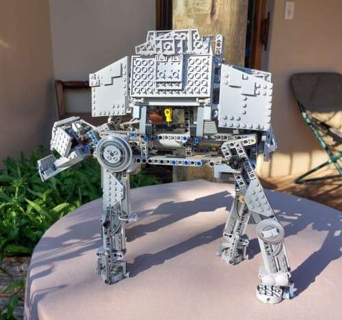 ORIGINAL LEGO STAR WARS MOTORIZED WALKING LEGO AT-AT (10178) 85% COMPLETE
